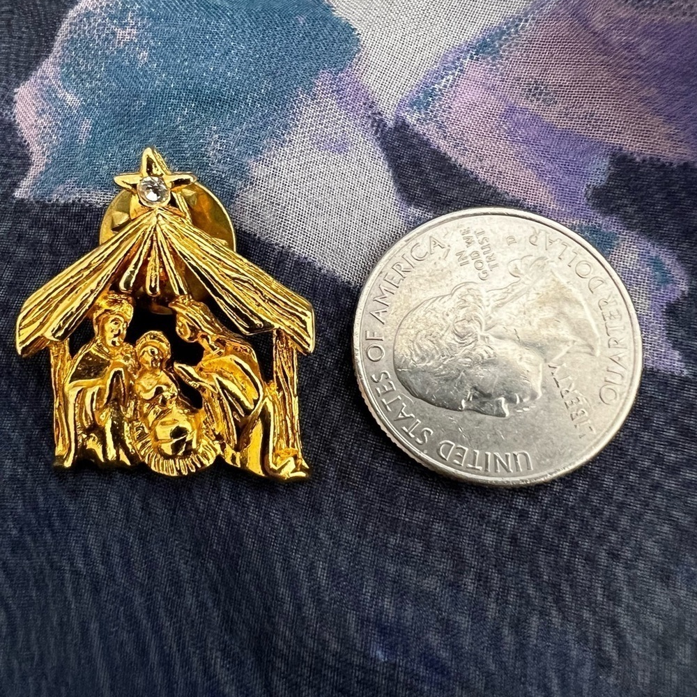 Jesus Nativity scene Christmas Crib Christ Pin Brooch GoldTone Rhinestone